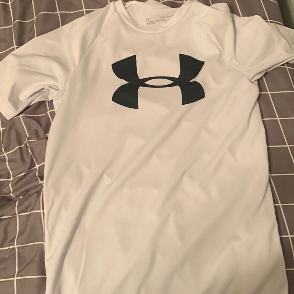 under armpit white shirt